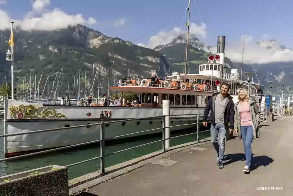 Gotthard Panorama Express change from boat to train in Flüelen
